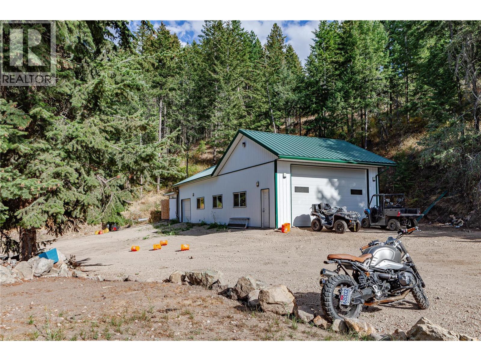 5572 Oyama Lake Road Property Photo 4
