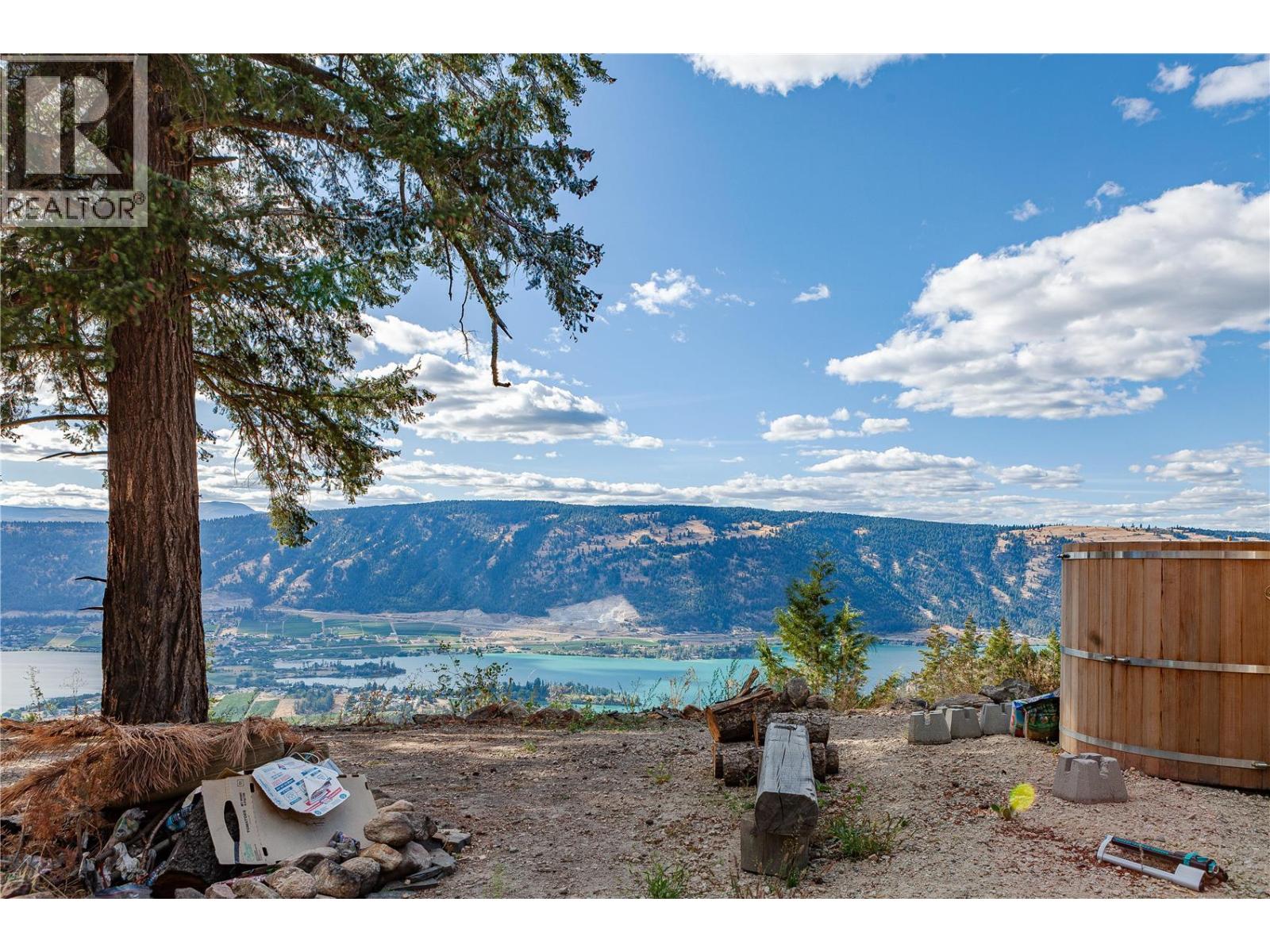 5572 Oyama Lake Road Property Photo 6