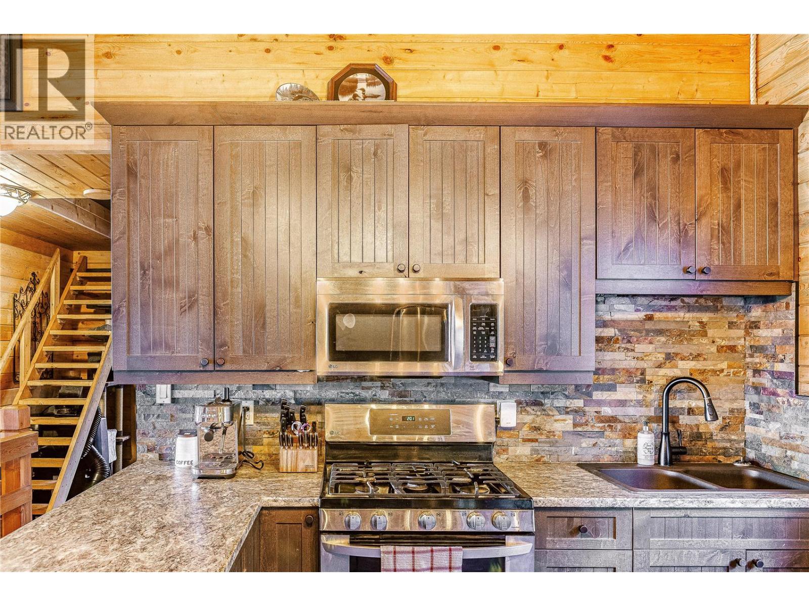 5572 Oyama Lake Road Property Photo 16