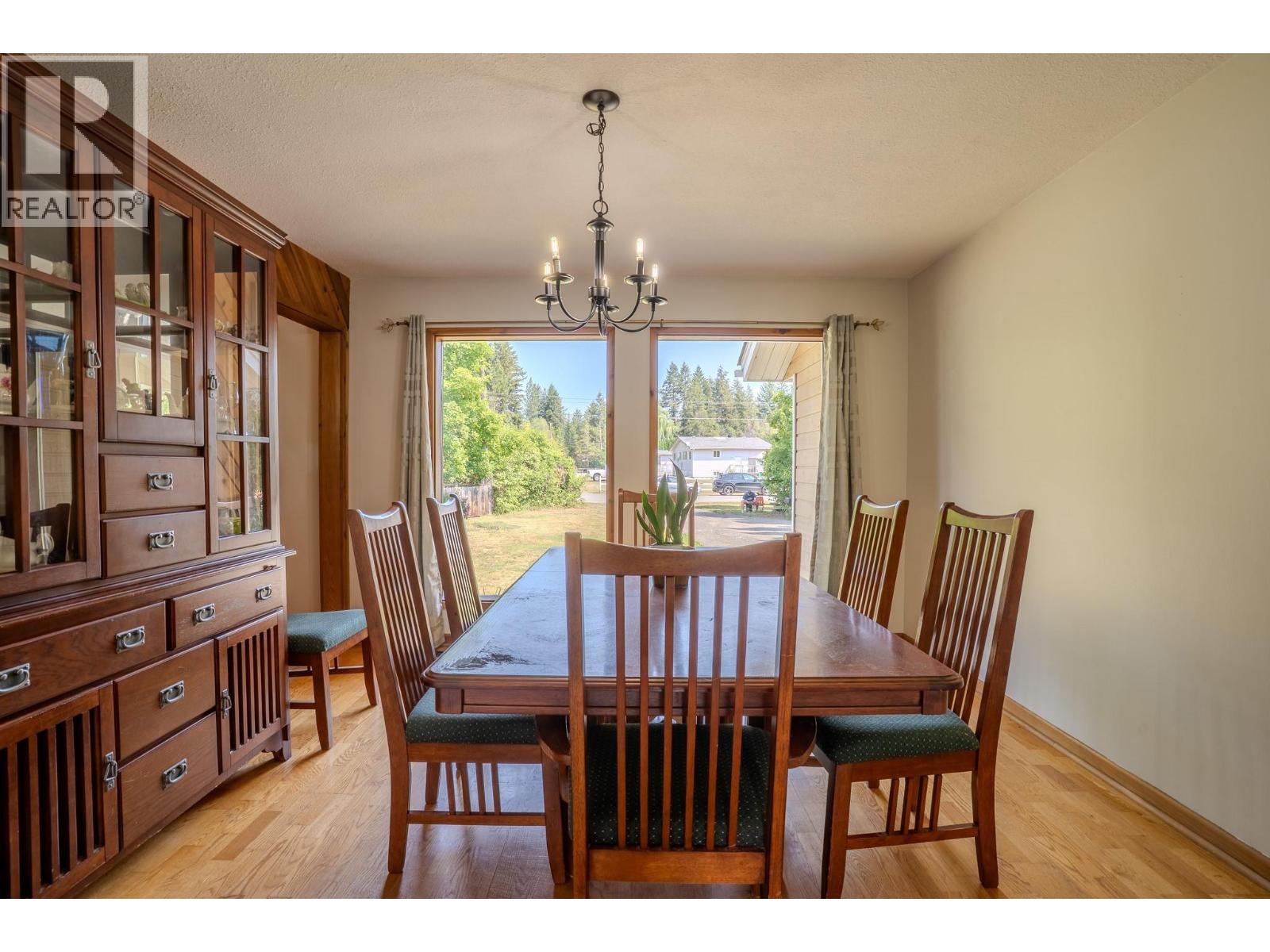 4289 Dunsmuir Road Property Photo 3