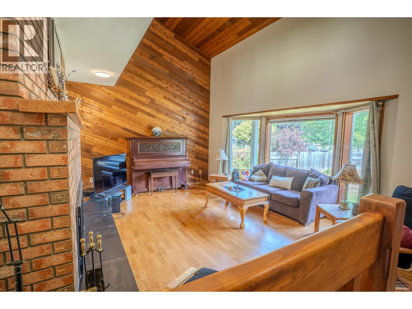 4289 Dunsmuir Road Property Photo 8