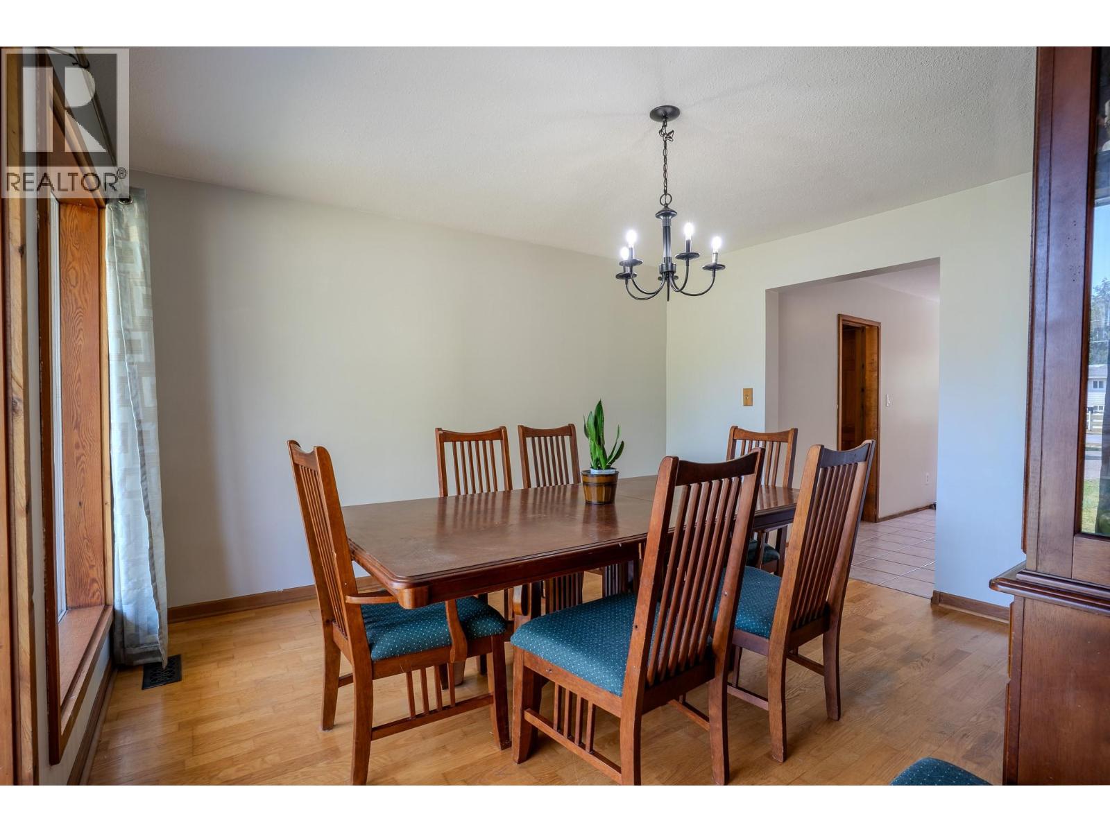 4289 Dunsmuir Road Property Photo 11