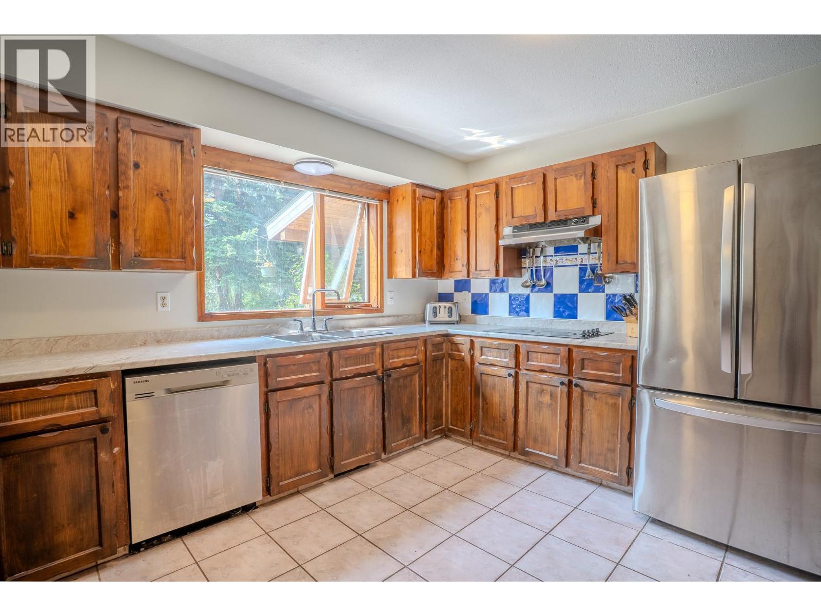 4289 Dunsmuir Road Property Photo 12