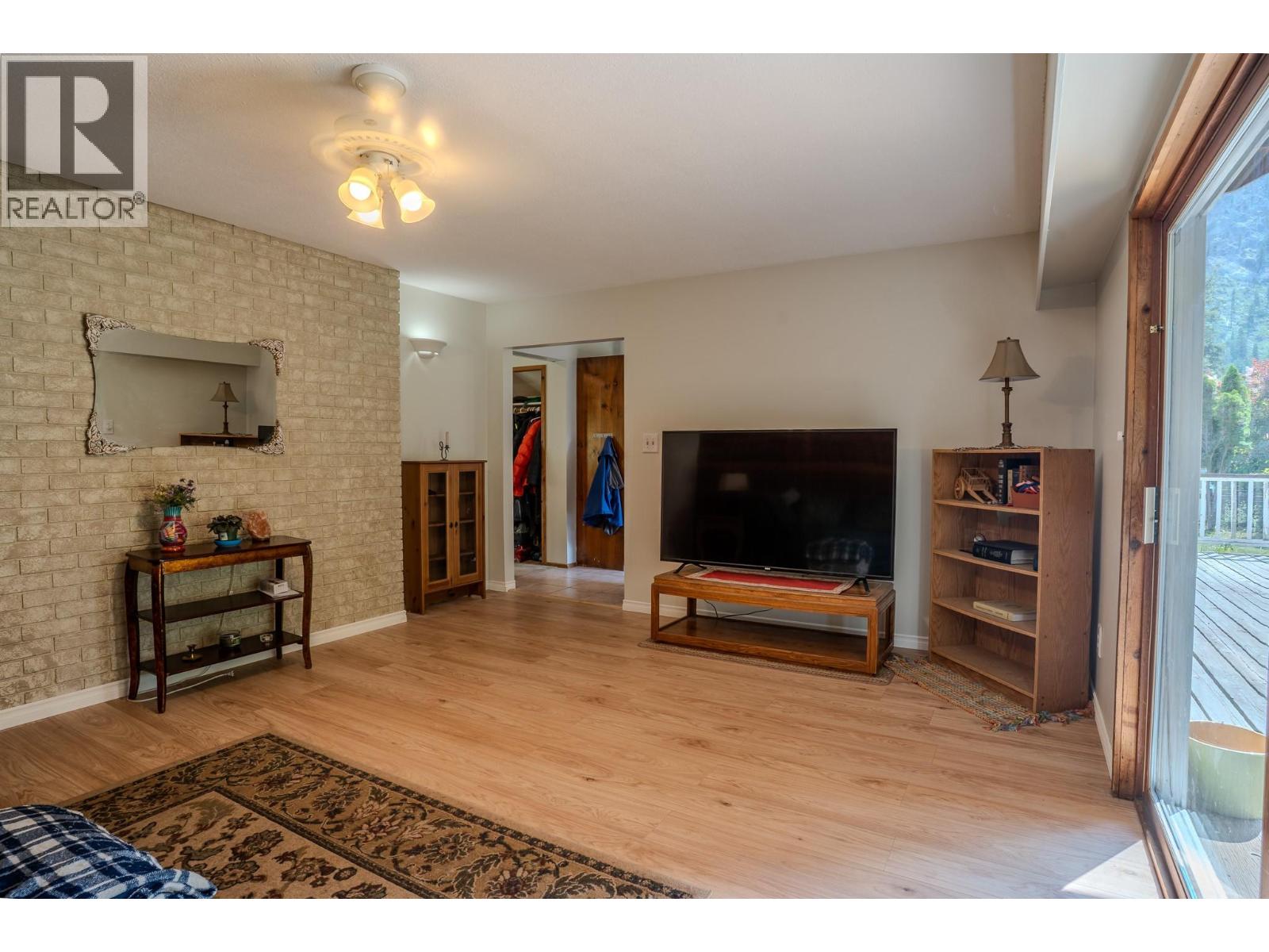 4289 Dunsmuir Road Property Photo 17