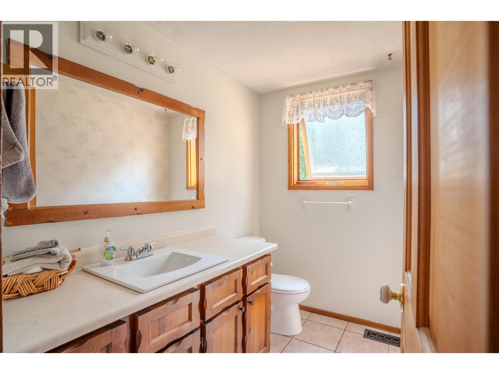 4289 Dunsmuir Road Property Photo 18