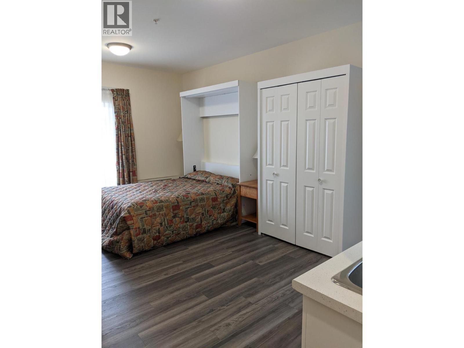 6203 Willow Avenue Property Photo 11