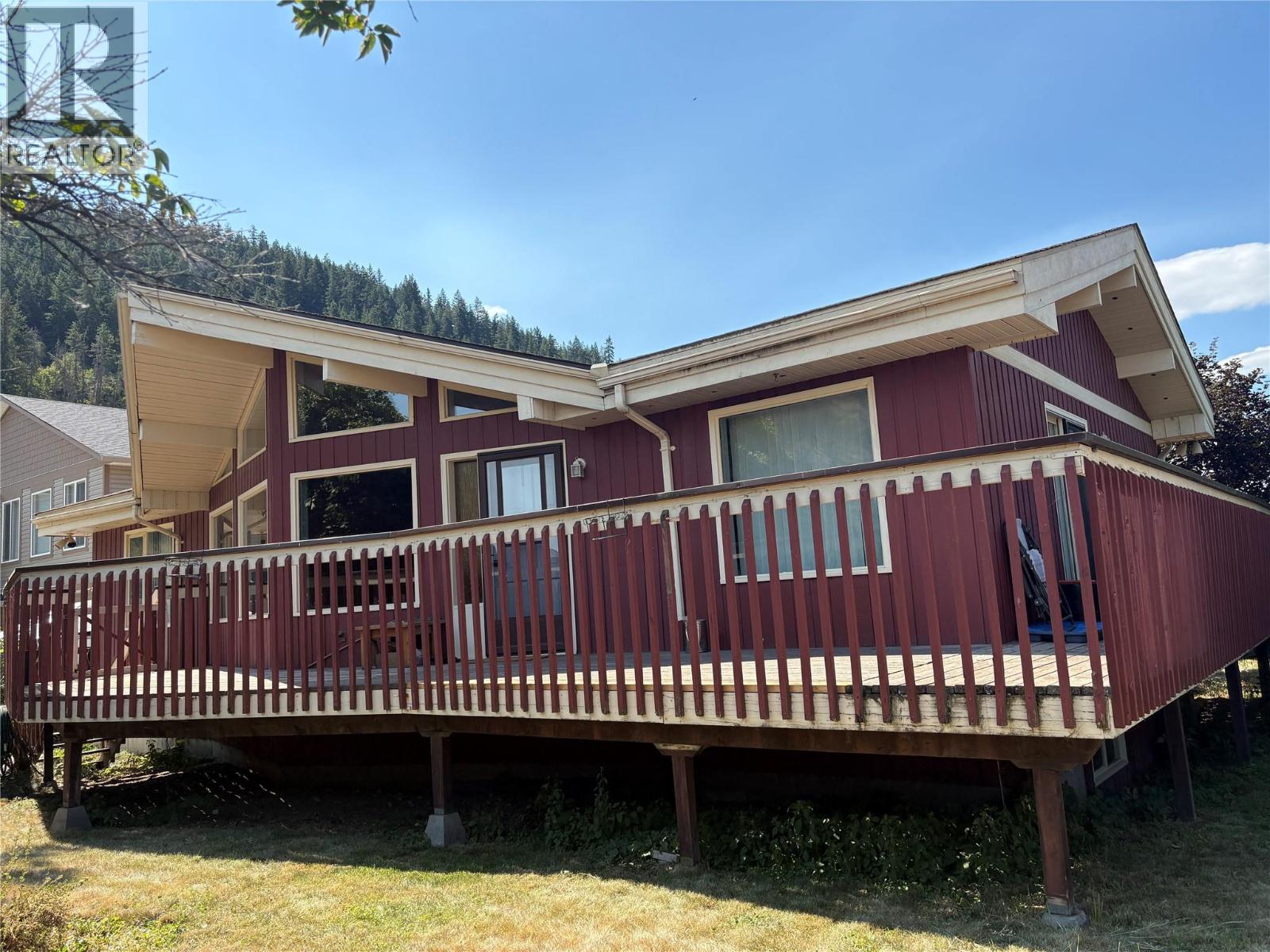 304 Brooke Drive Property Photo 1