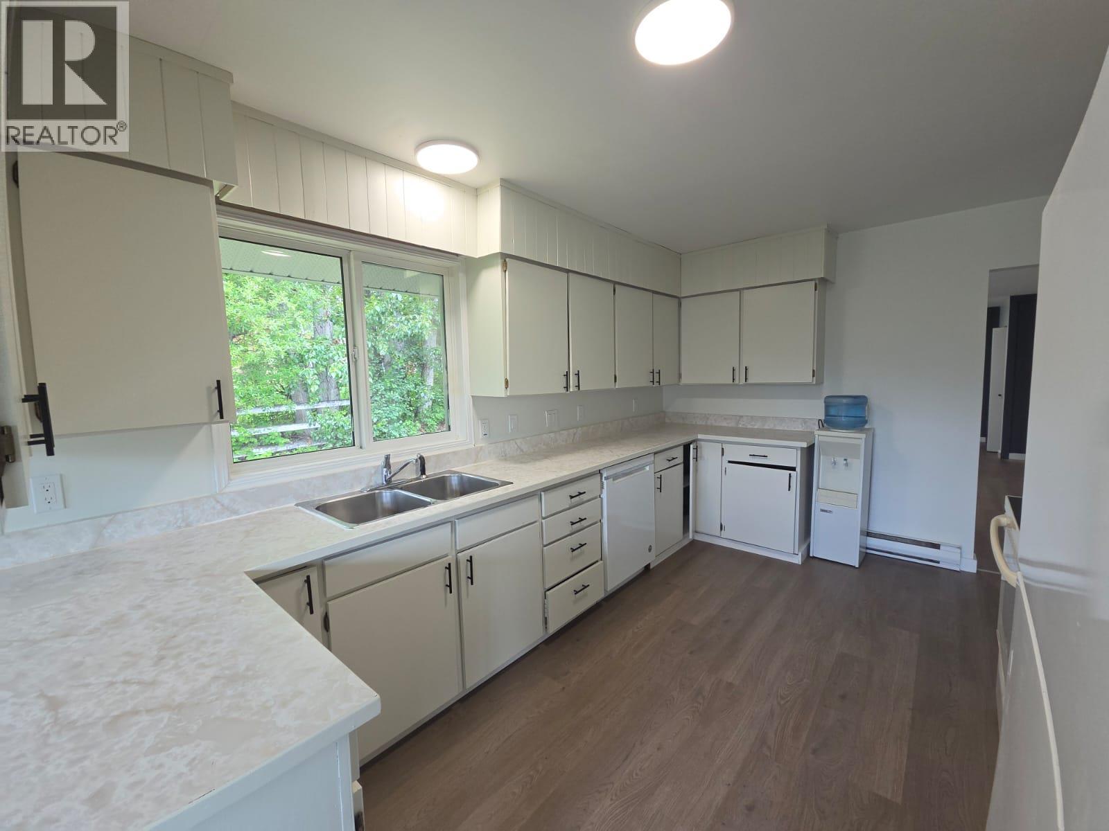6640 Lakeshore Drive Property Photo 11