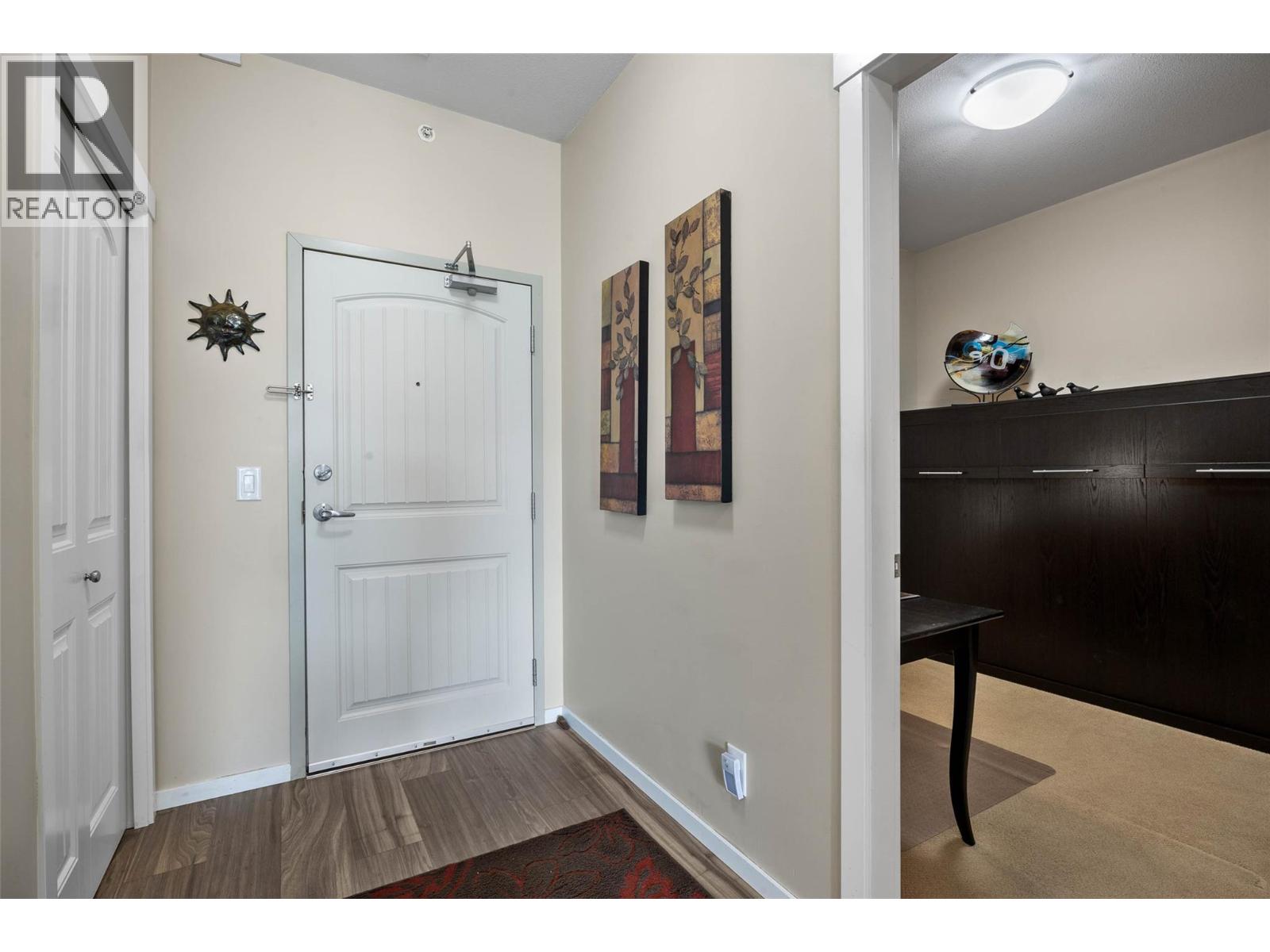689 Tranquille Road Unit# 606 Property Photo 3