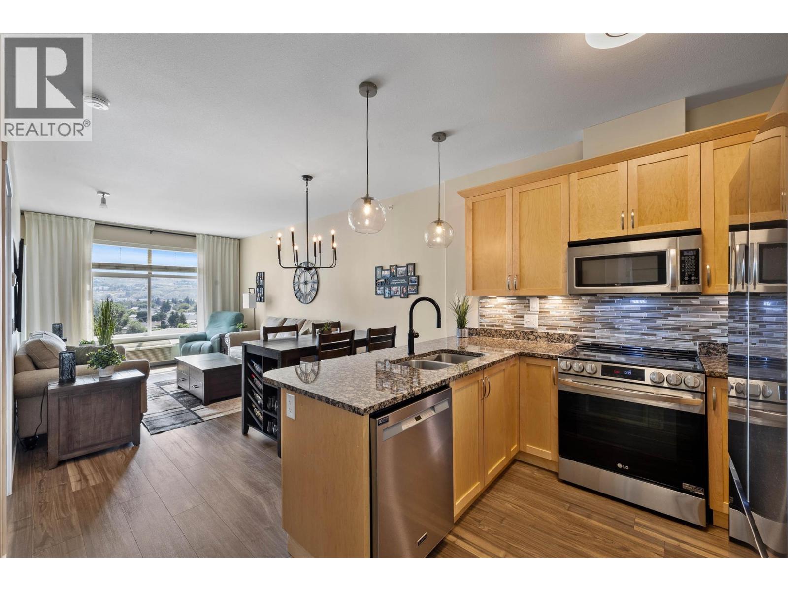 689 Tranquille Road Unit# 606 Property Photo 4