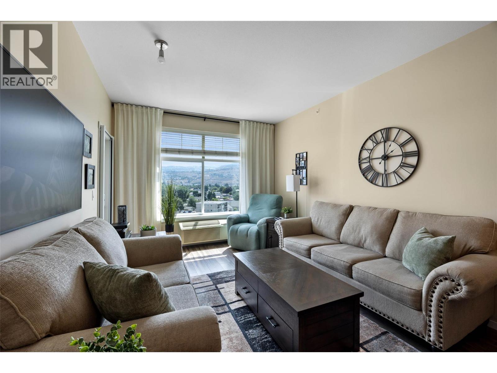 689 Tranquille Road Unit# 606 Property Photo 6