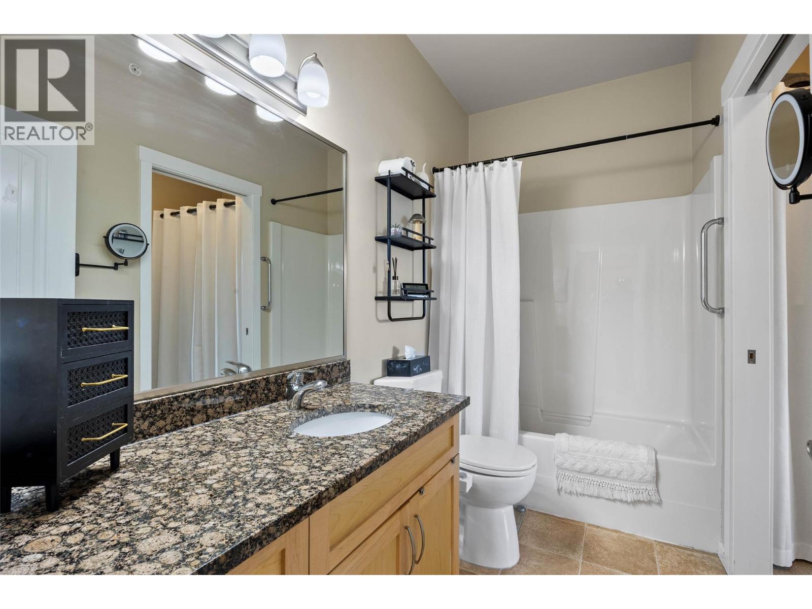689 Tranquille Road Unit# 606 Property Photo 10