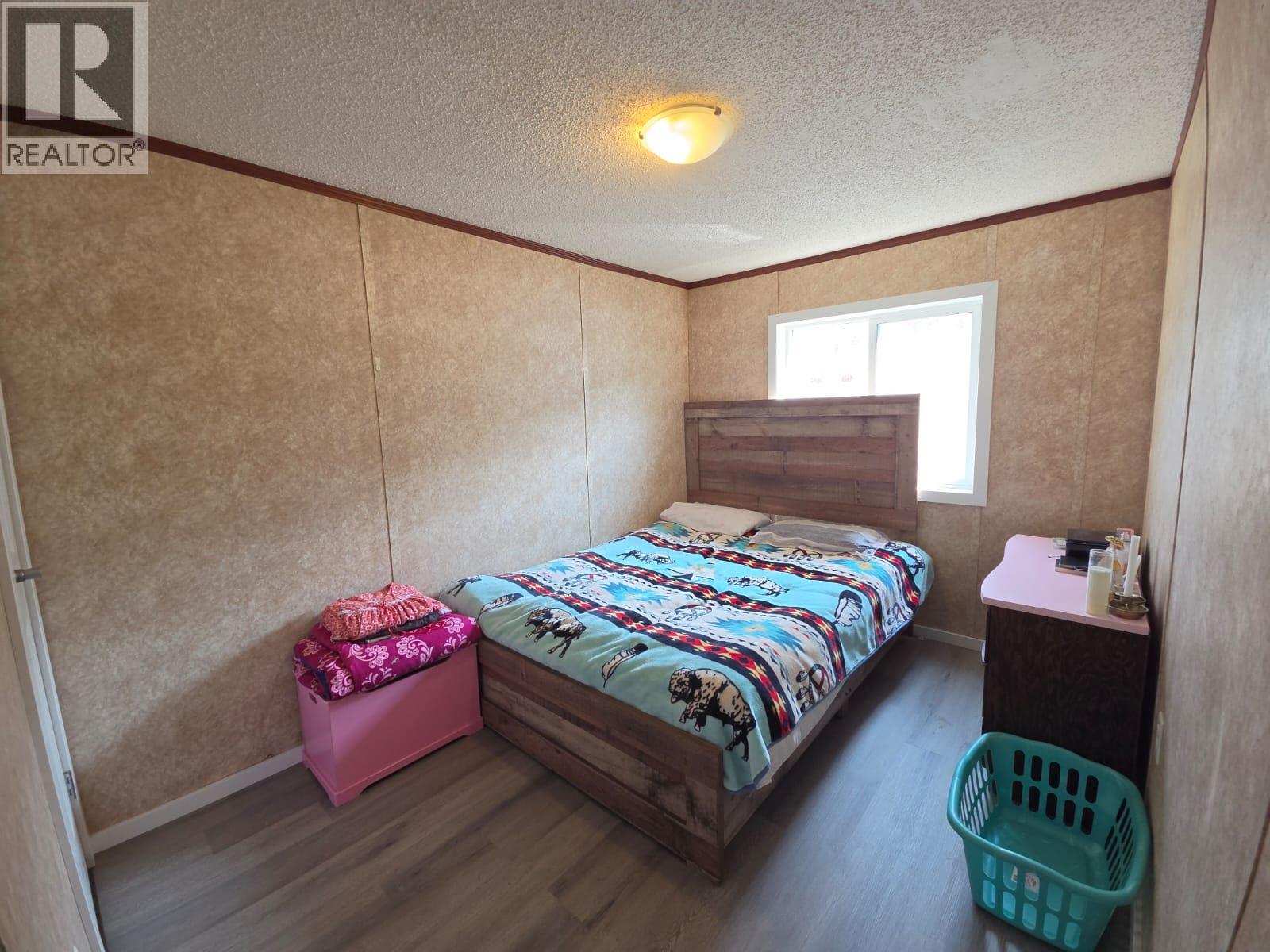 5277 45 Street Se Property Photo 14