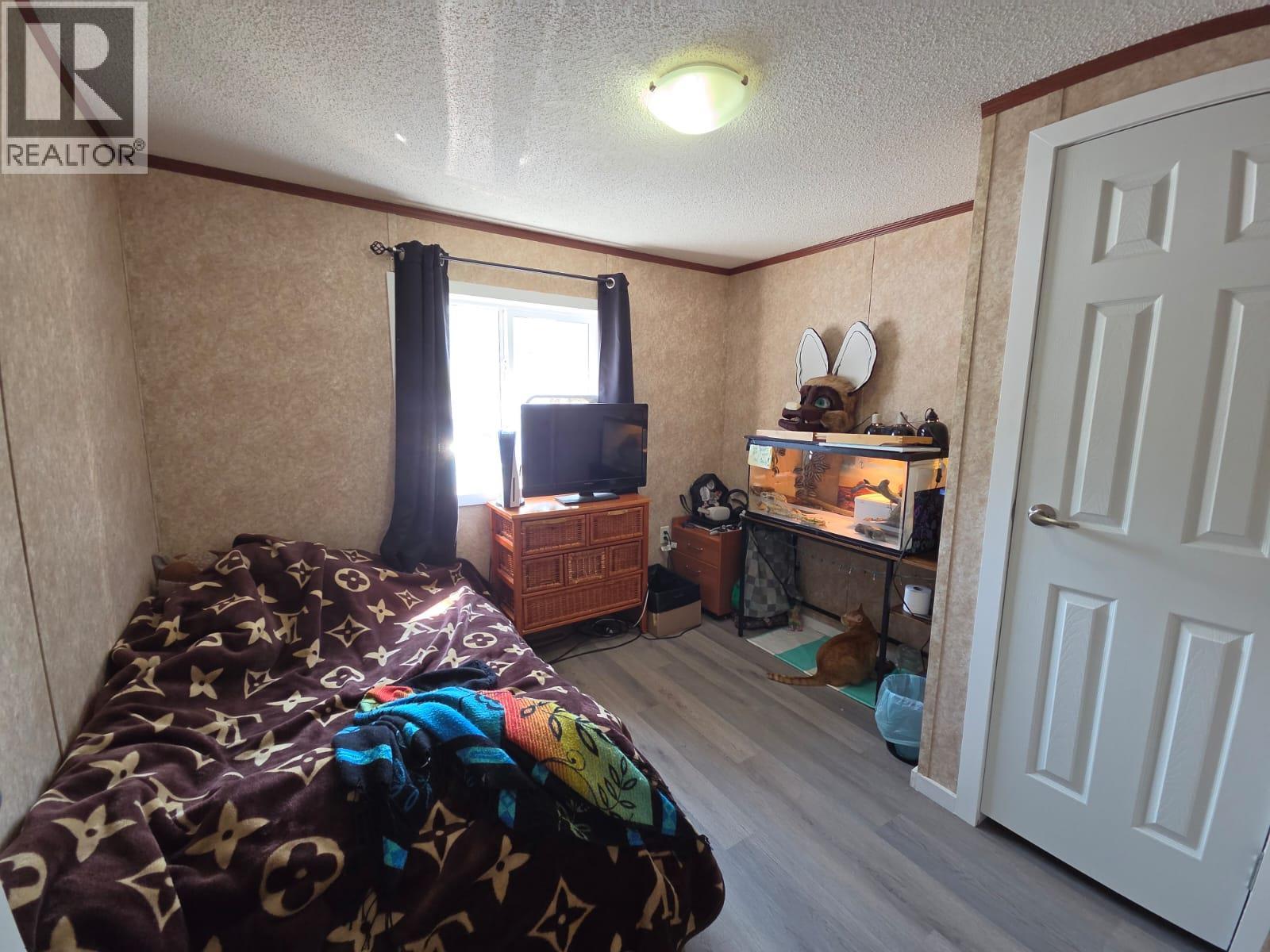 5277 45 Street Se Property Photo 17