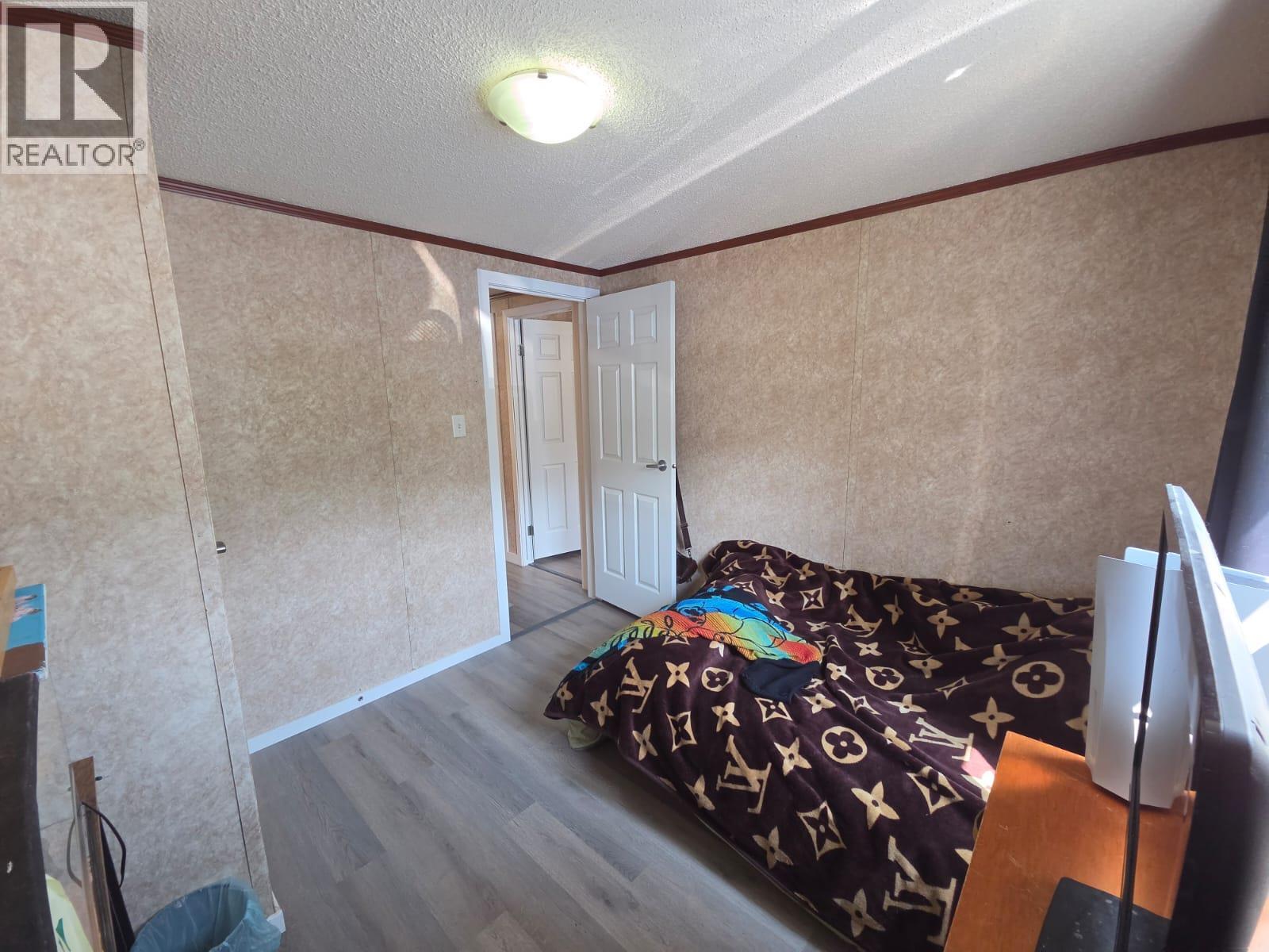 5277 45 Street Se Property Photo 18