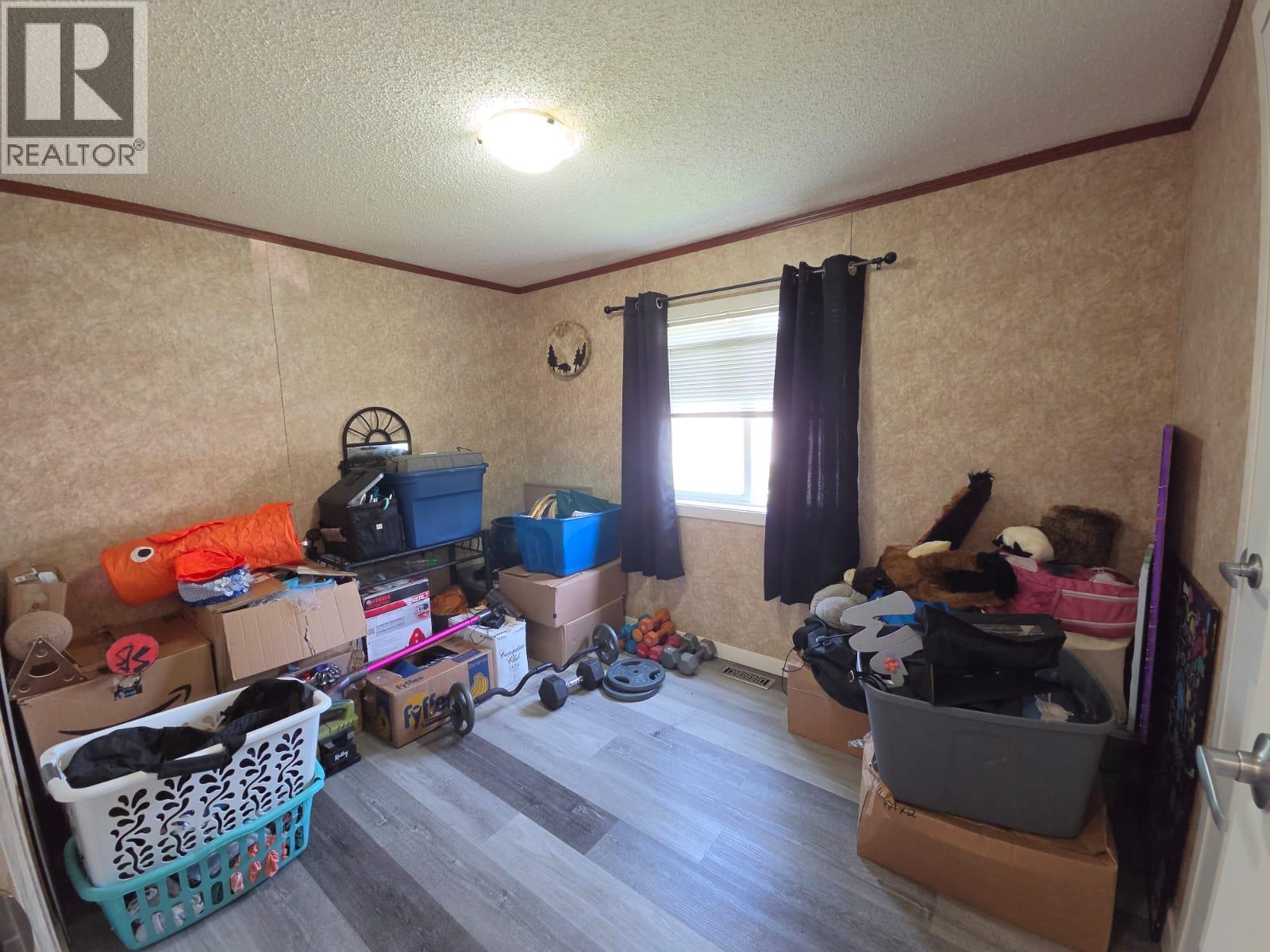 5277 45 Street Se Property Photo 22