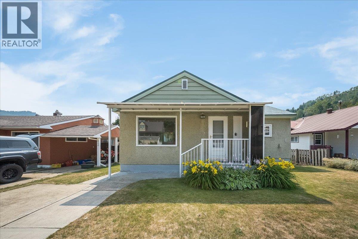 916 Thackeray Street Property Photo 1