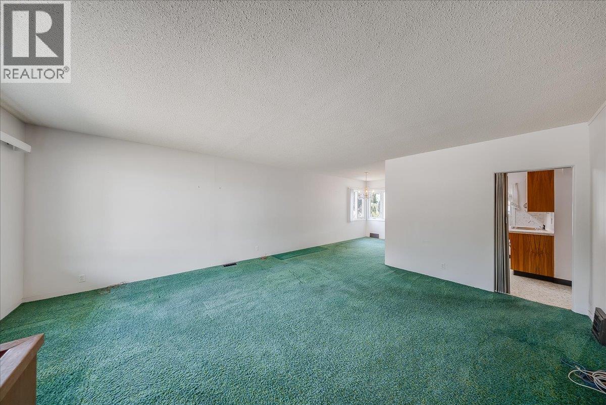 916 Thackeray Street Property Photo 4