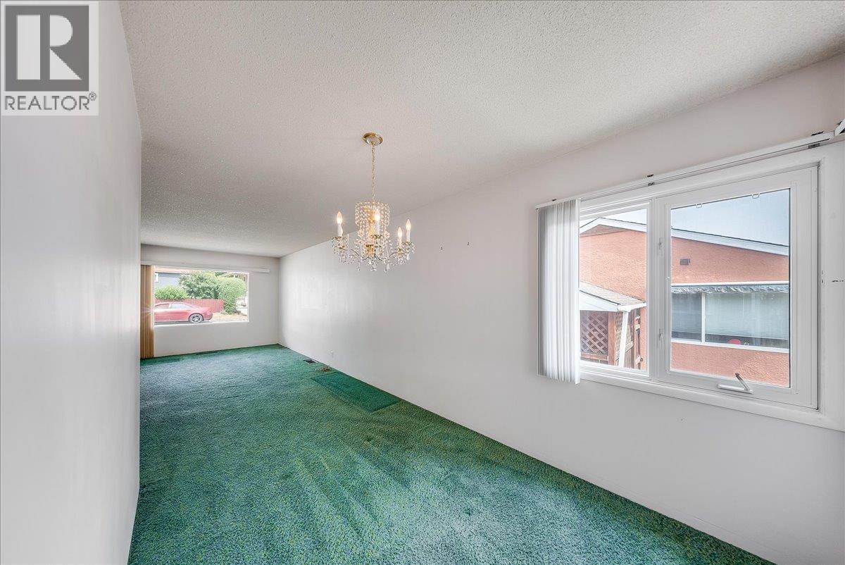 916 Thackeray Street Property Photo 7