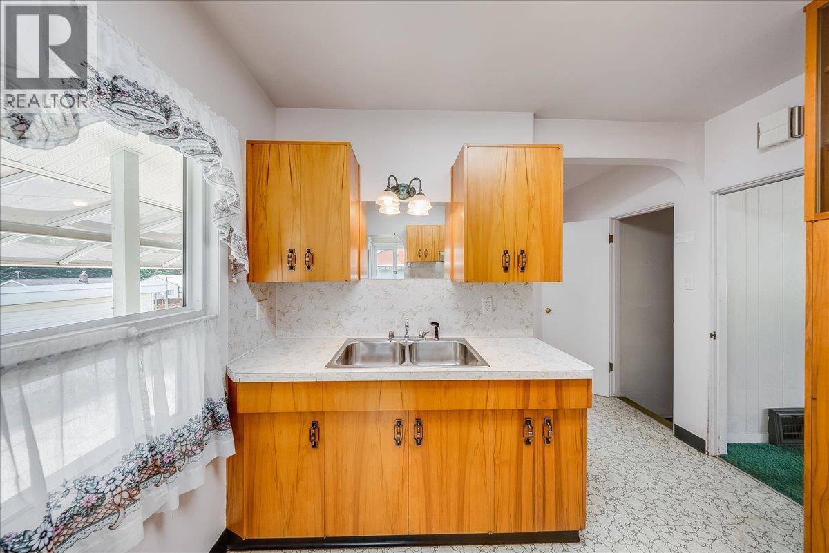 916 Thackeray Street Property Photo 10