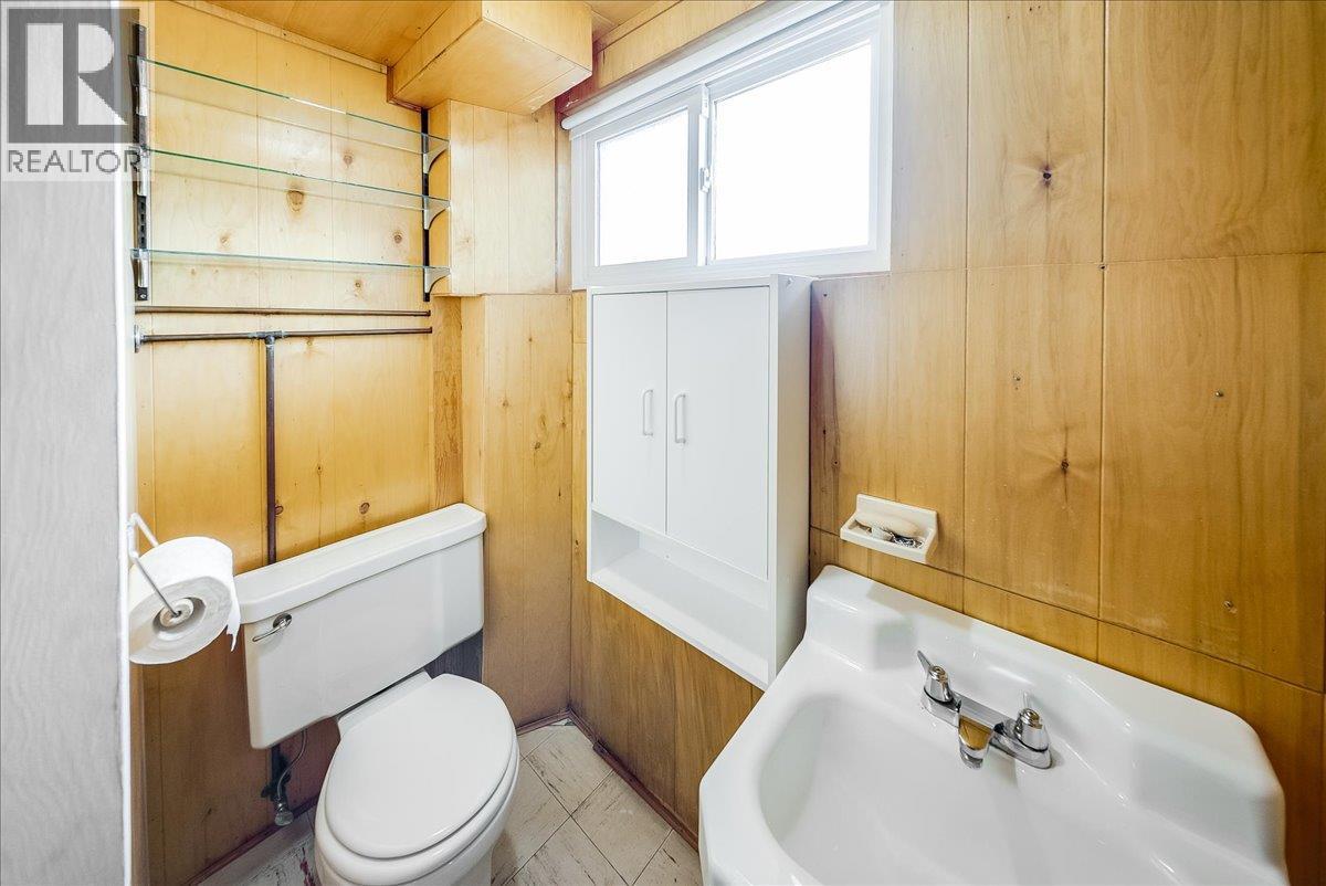 916 Thackeray Street Property Photo 22