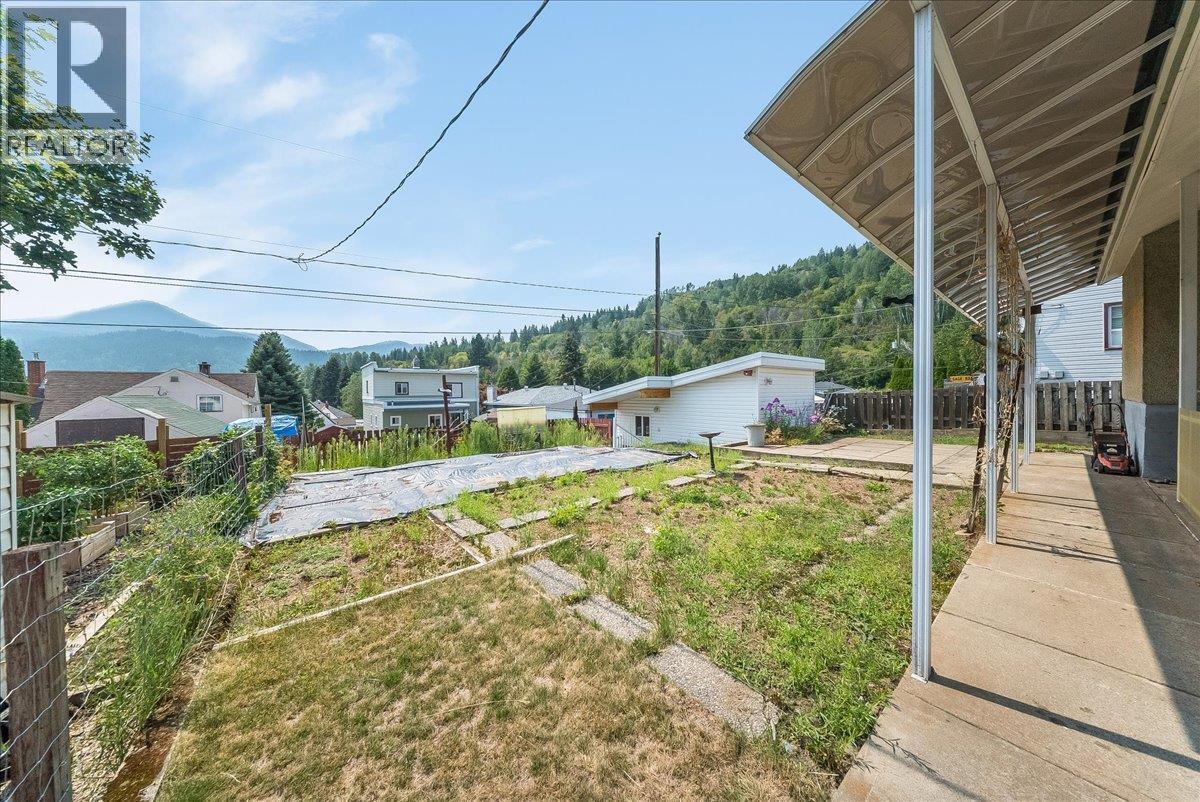 916 Thackeray Street Property Photo 28