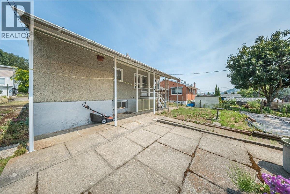 916 Thackeray Street Property Photo 30
