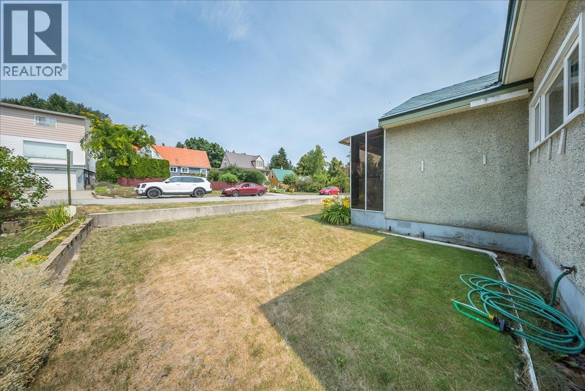 916 Thackeray Street Property Photo 31
