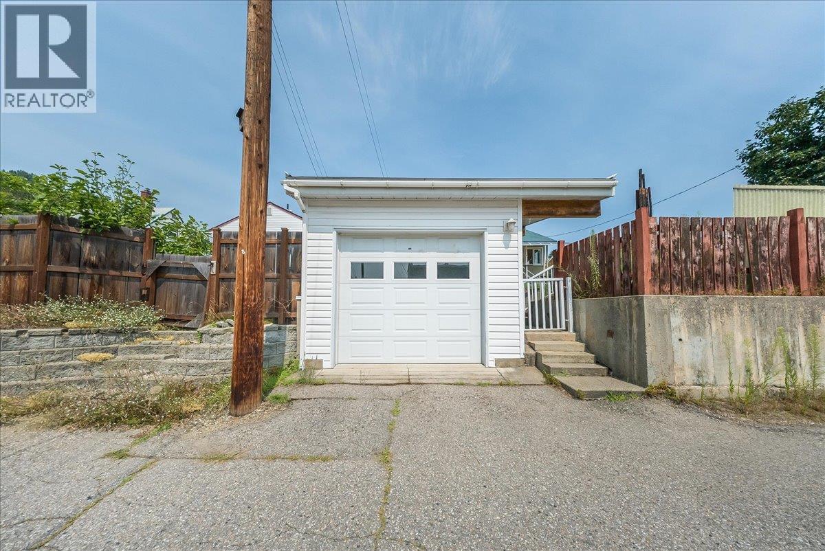 916 Thackeray Street Property Photo 33