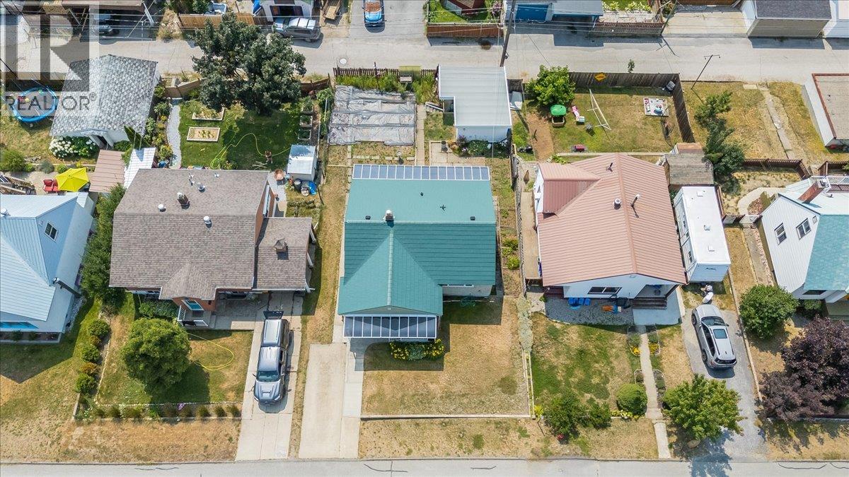 916 Thackeray Street Property Photo 38