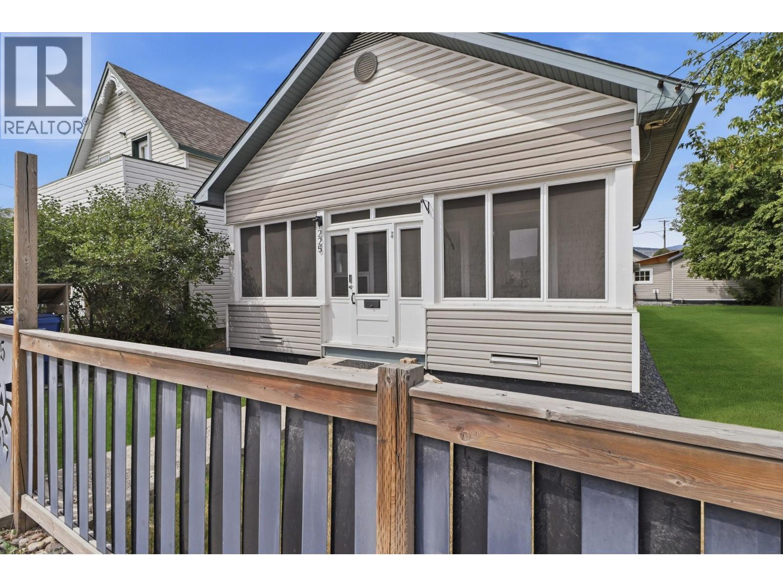 225 14 Avenue N Property Photo 1