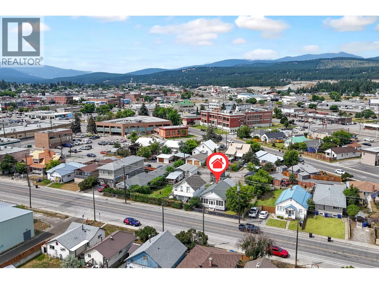 225 14 Avenue N Property Photo 2