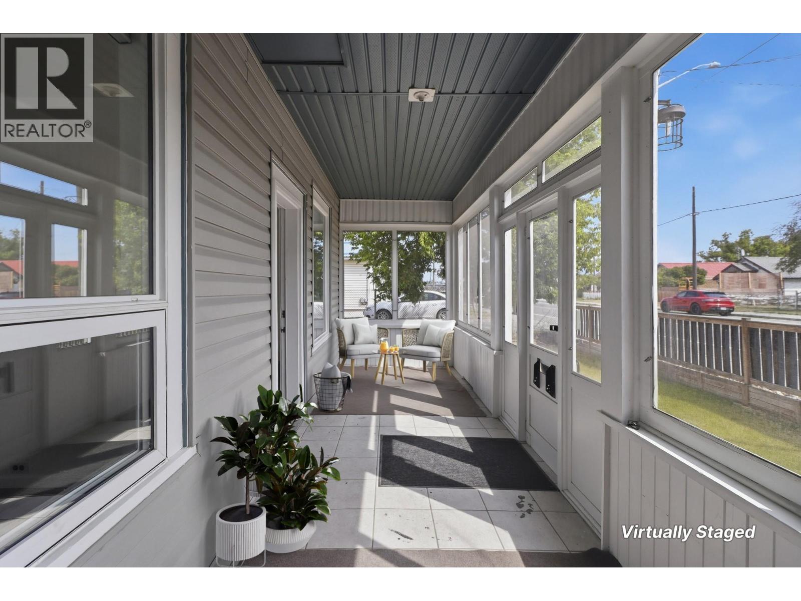 225 14 Avenue N Property Photo 6