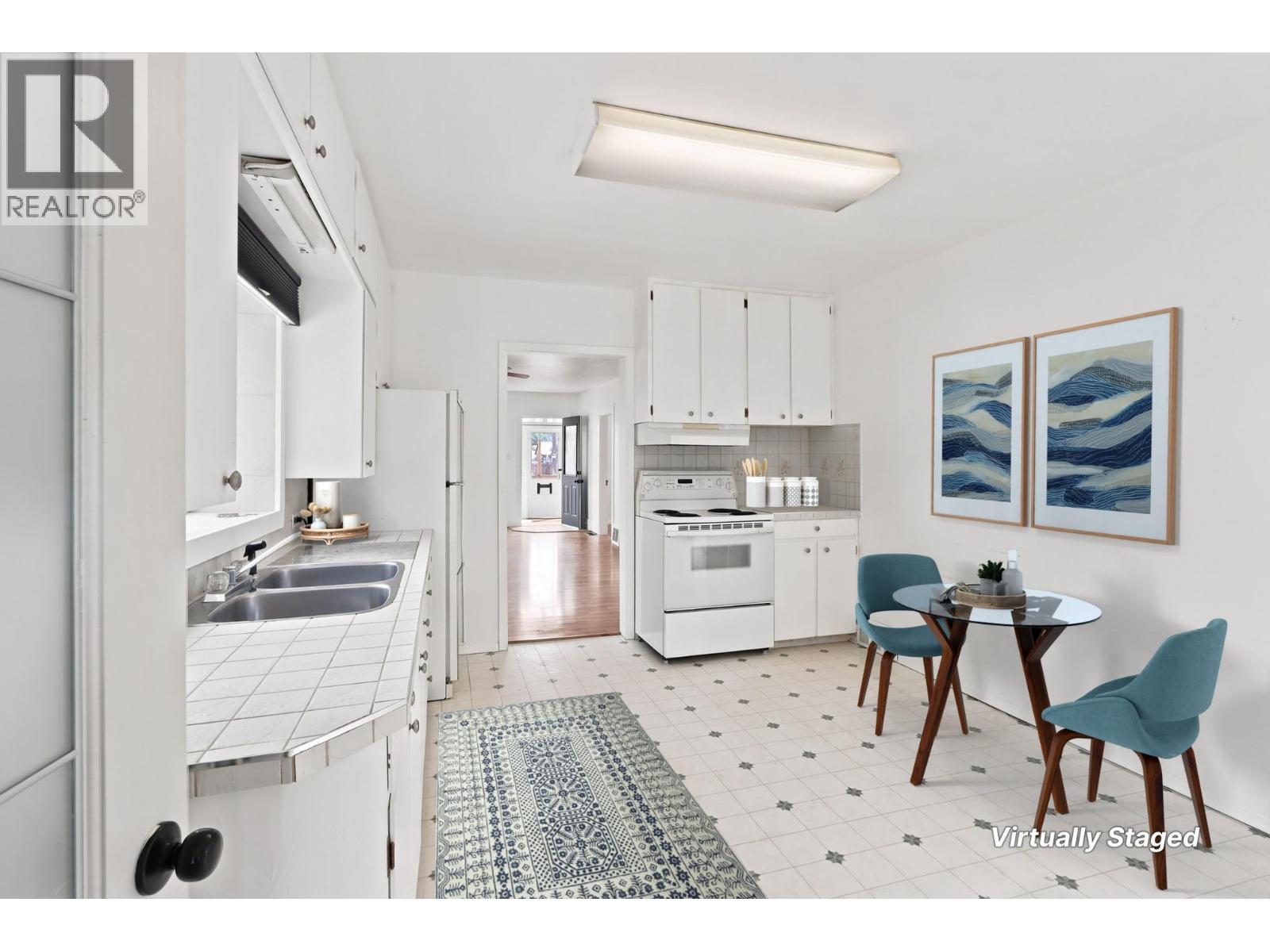 225 14 Avenue N Property Photo 12