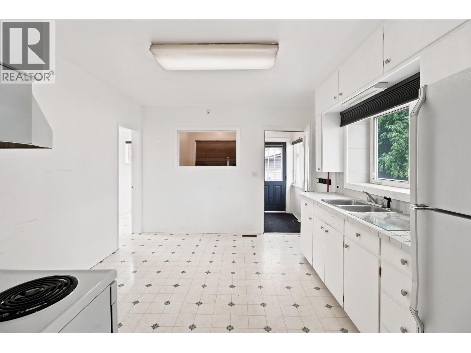 225 14 Avenue N Property Photo 15