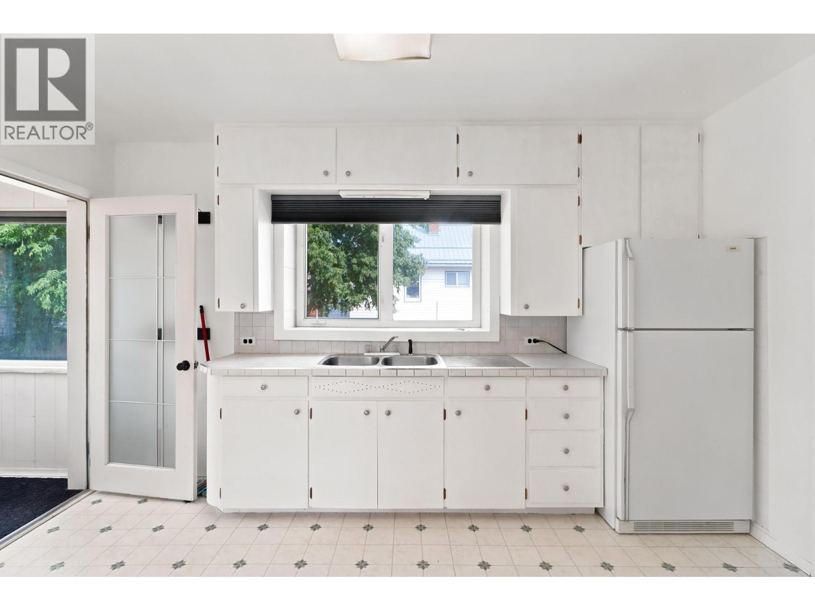225 14 Avenue N Property Photo 18
