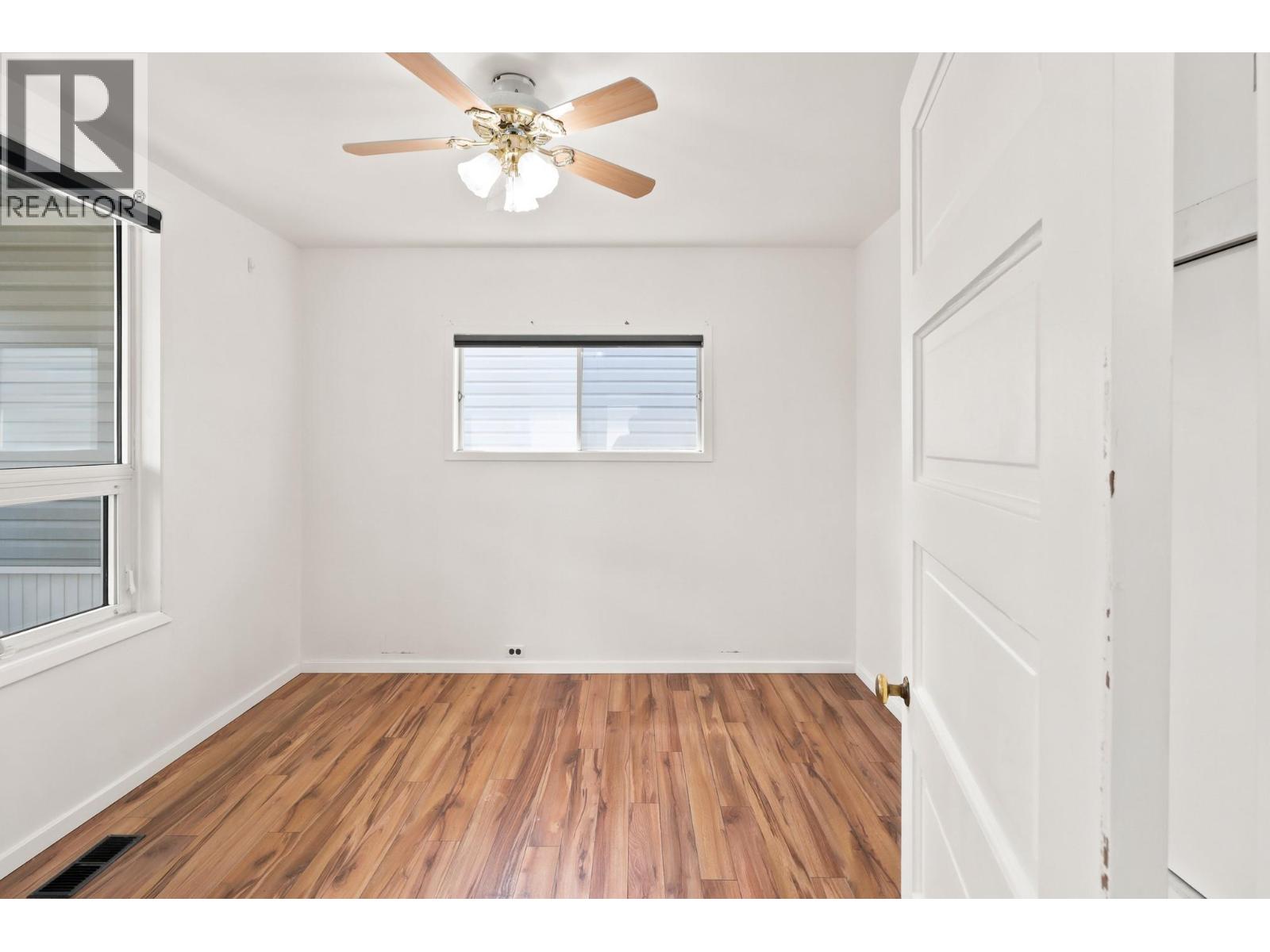 225 14 Avenue N Property Photo 20