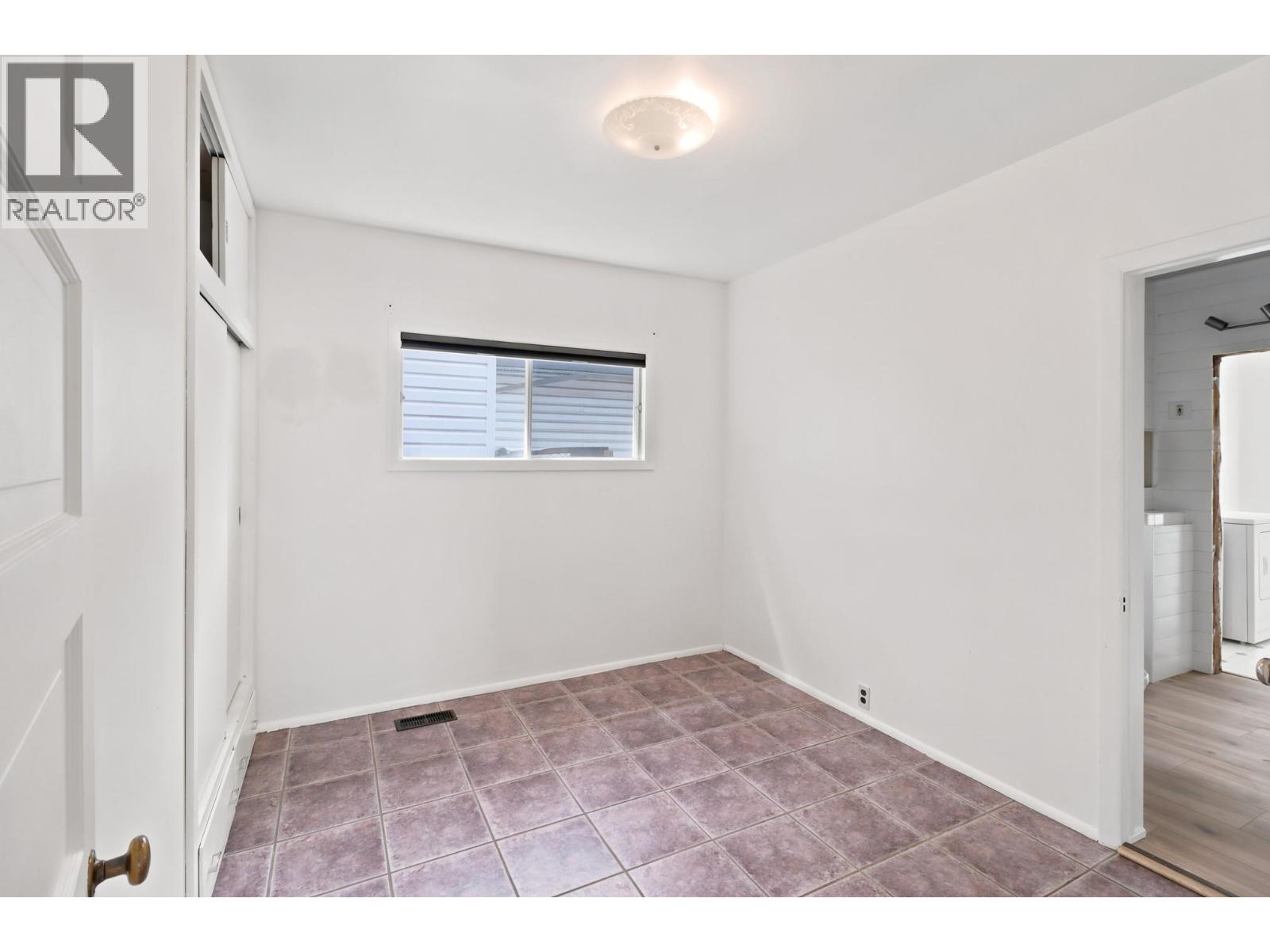 225 14 Avenue N Property Photo 24
