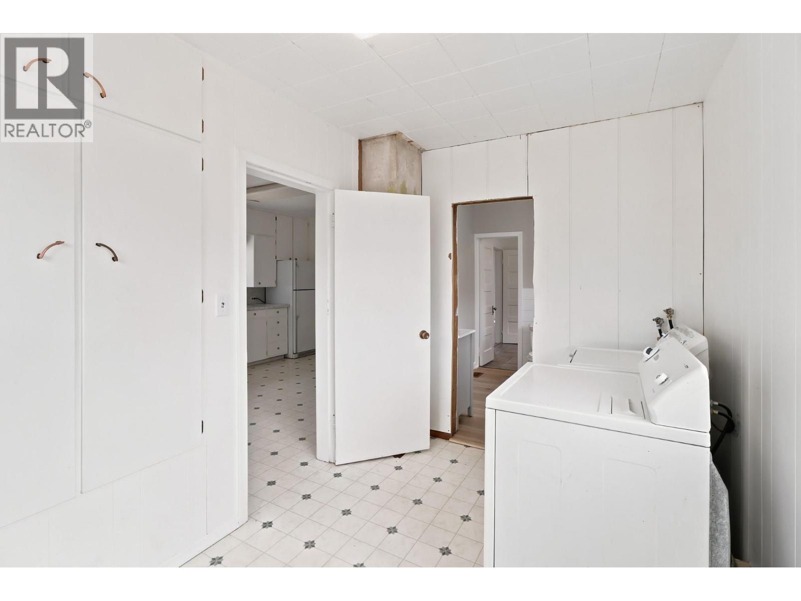 225 14 Avenue N Property Photo 27