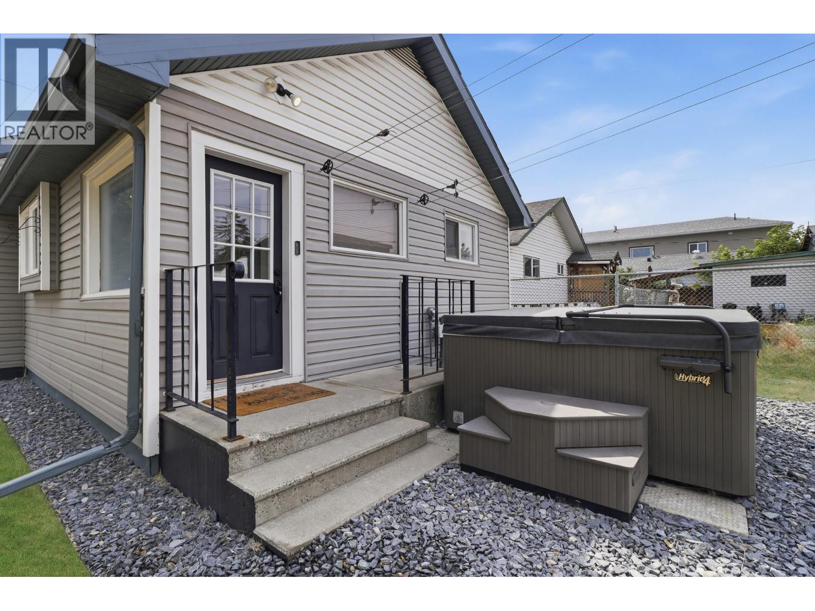 225 14 Avenue N Property Photo 31