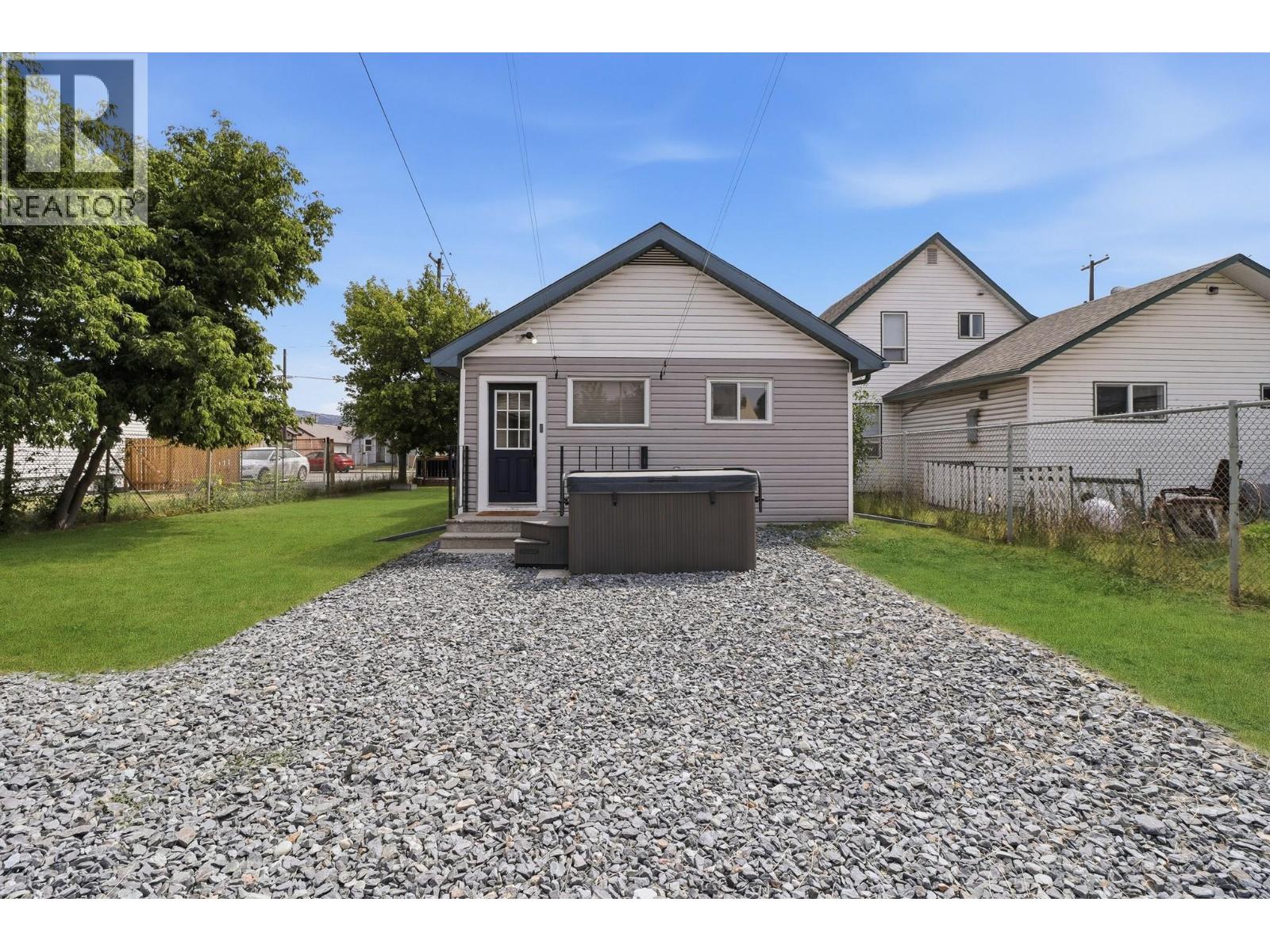 225 14 Avenue N Property Photo 32