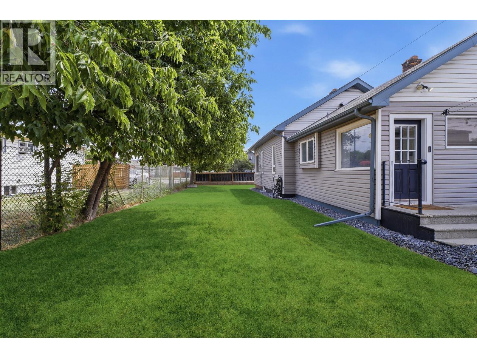 225 14 Avenue N Property Photo 33