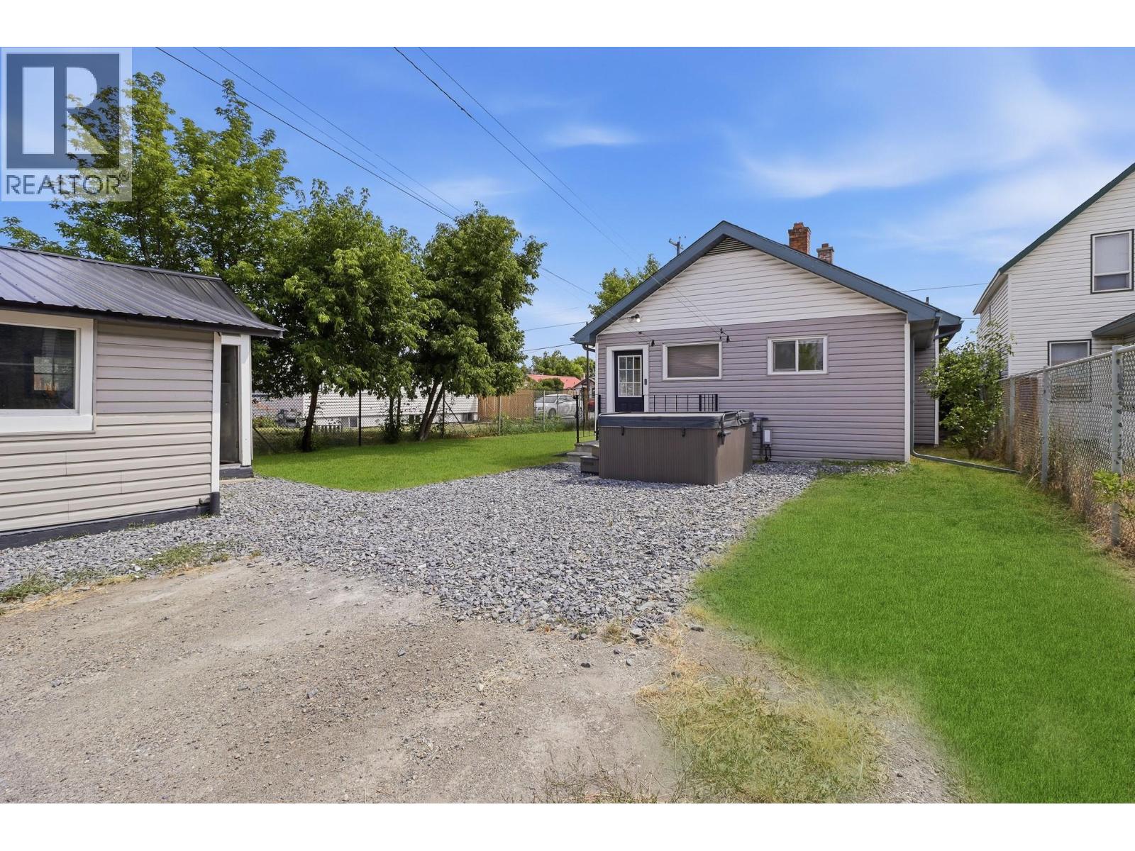 225 14 Avenue N Property Photo 34