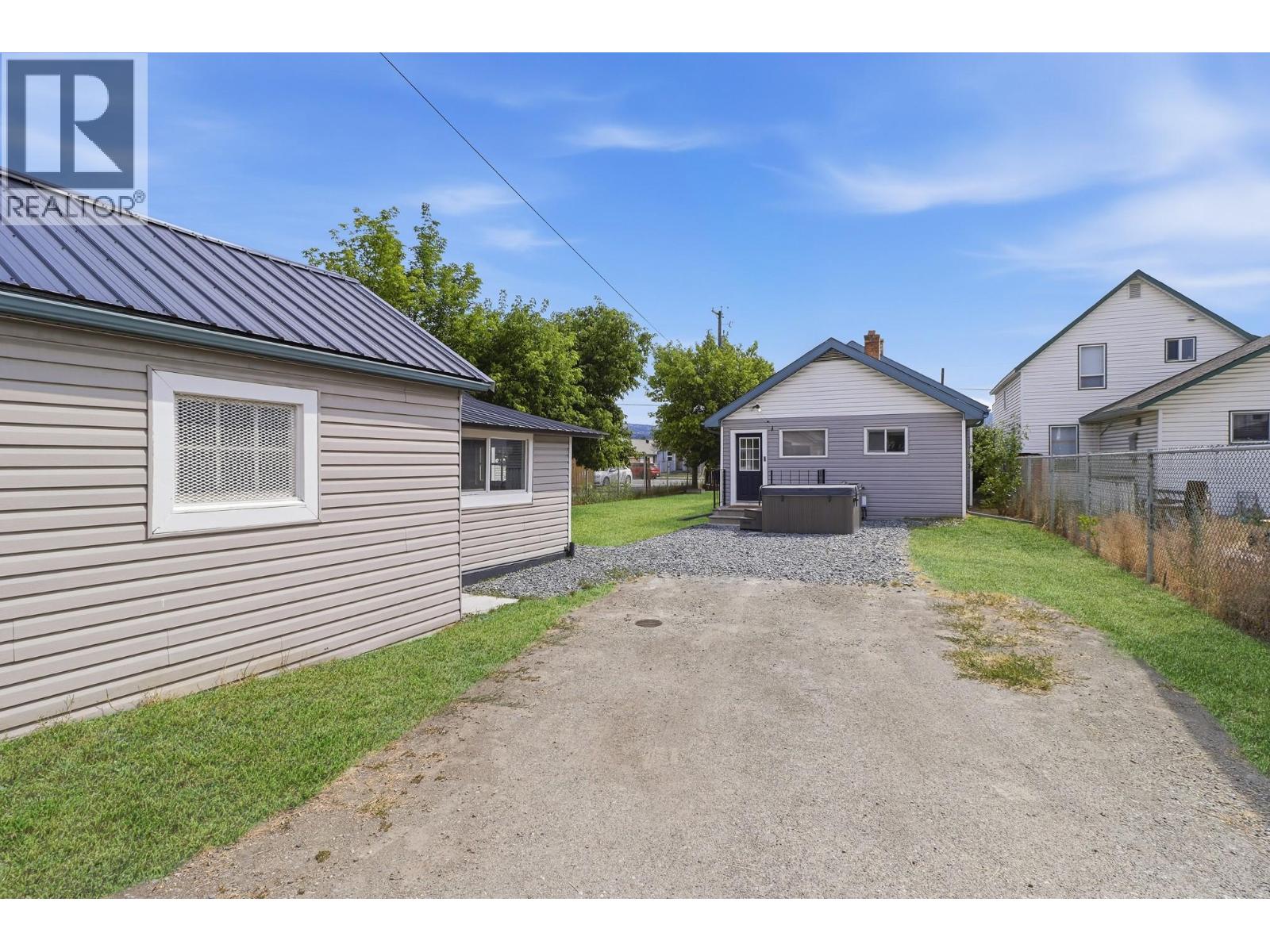 225 14 Avenue N Property Photo 35