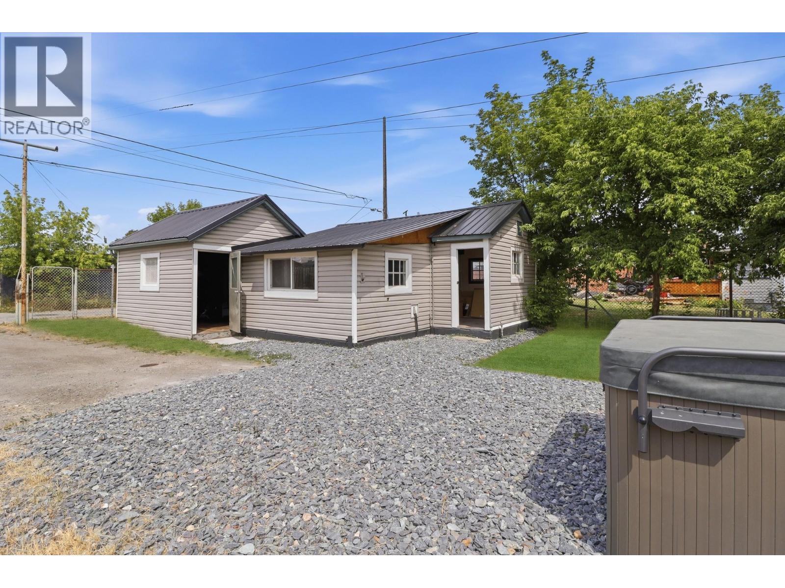 225 14 Avenue N Property Photo 36