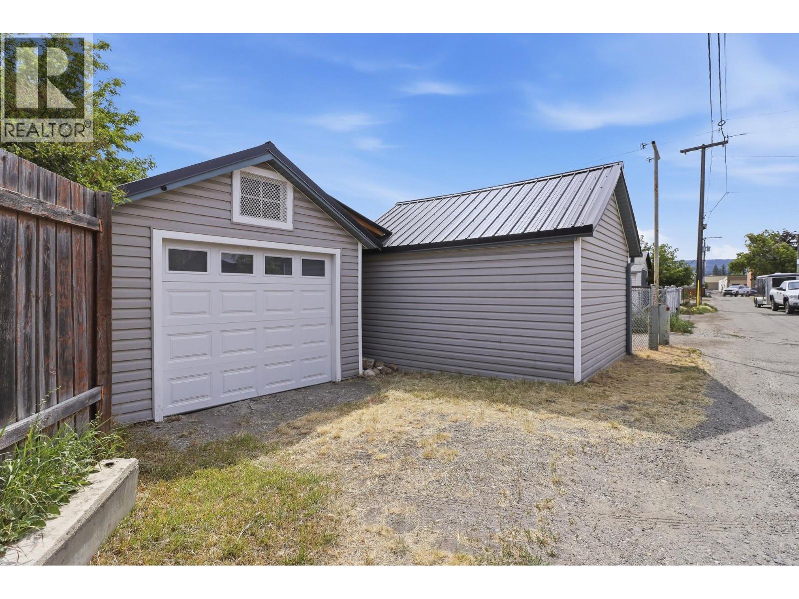 225 14 Avenue N Property Photo 37