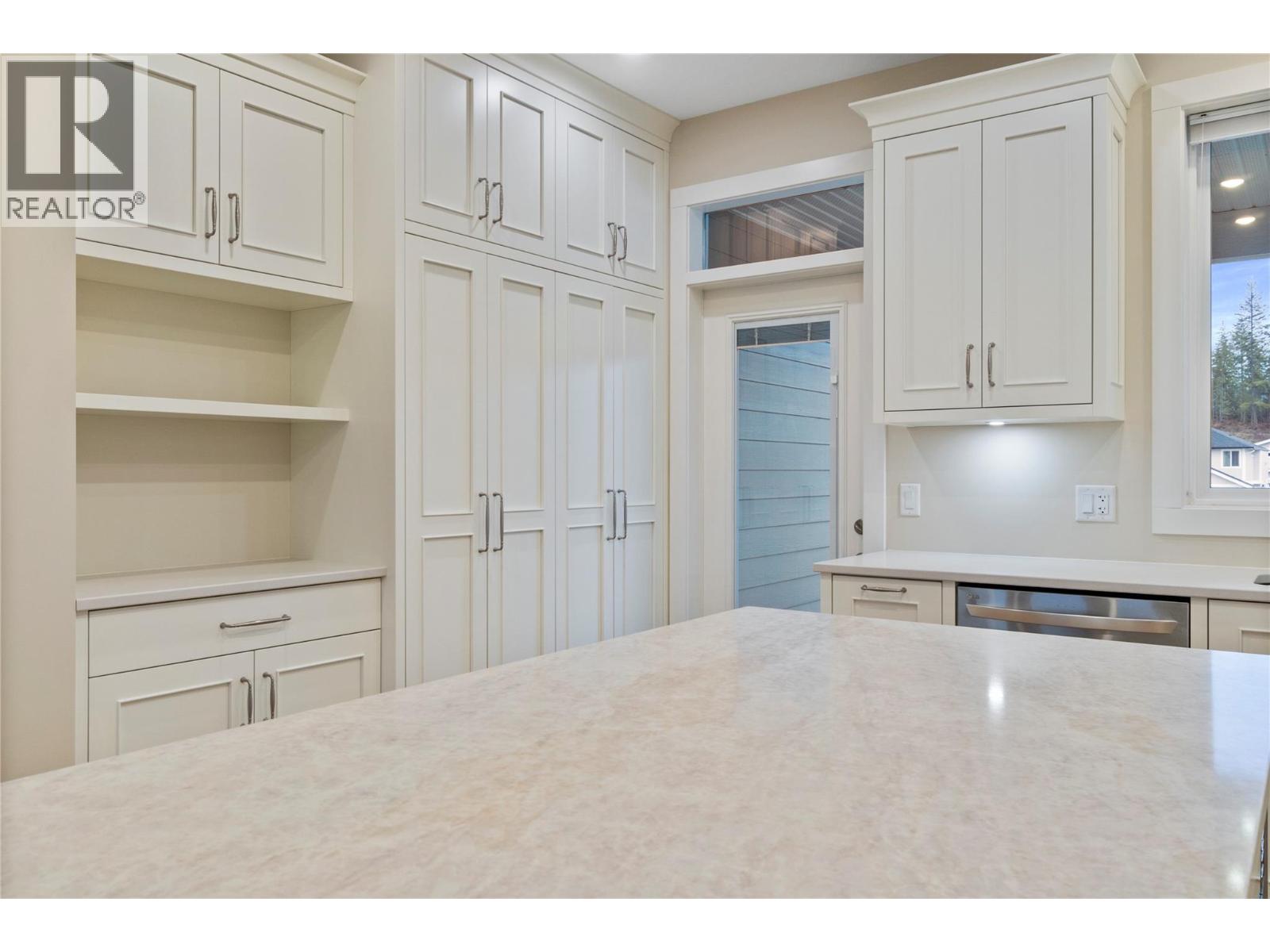 2251 14 Avenue Se Property Photo 7