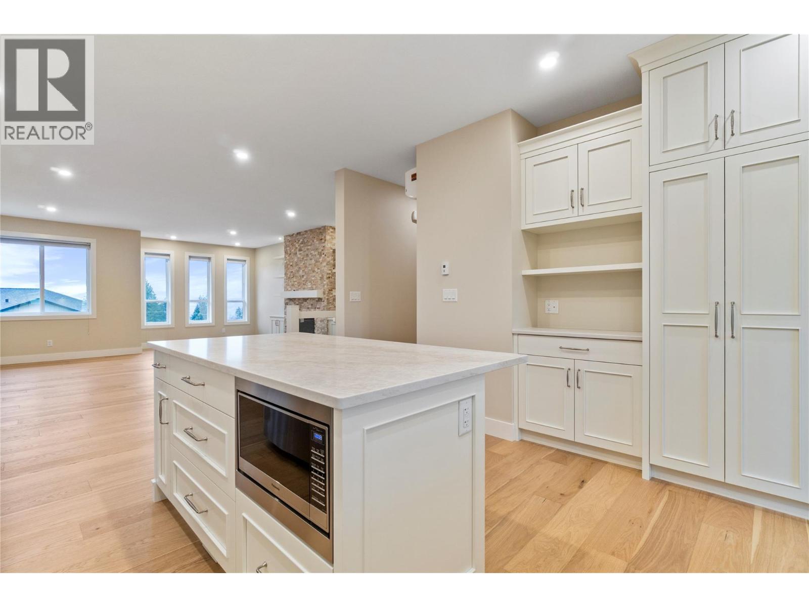 2251 14 Avenue Se Property Photo 8