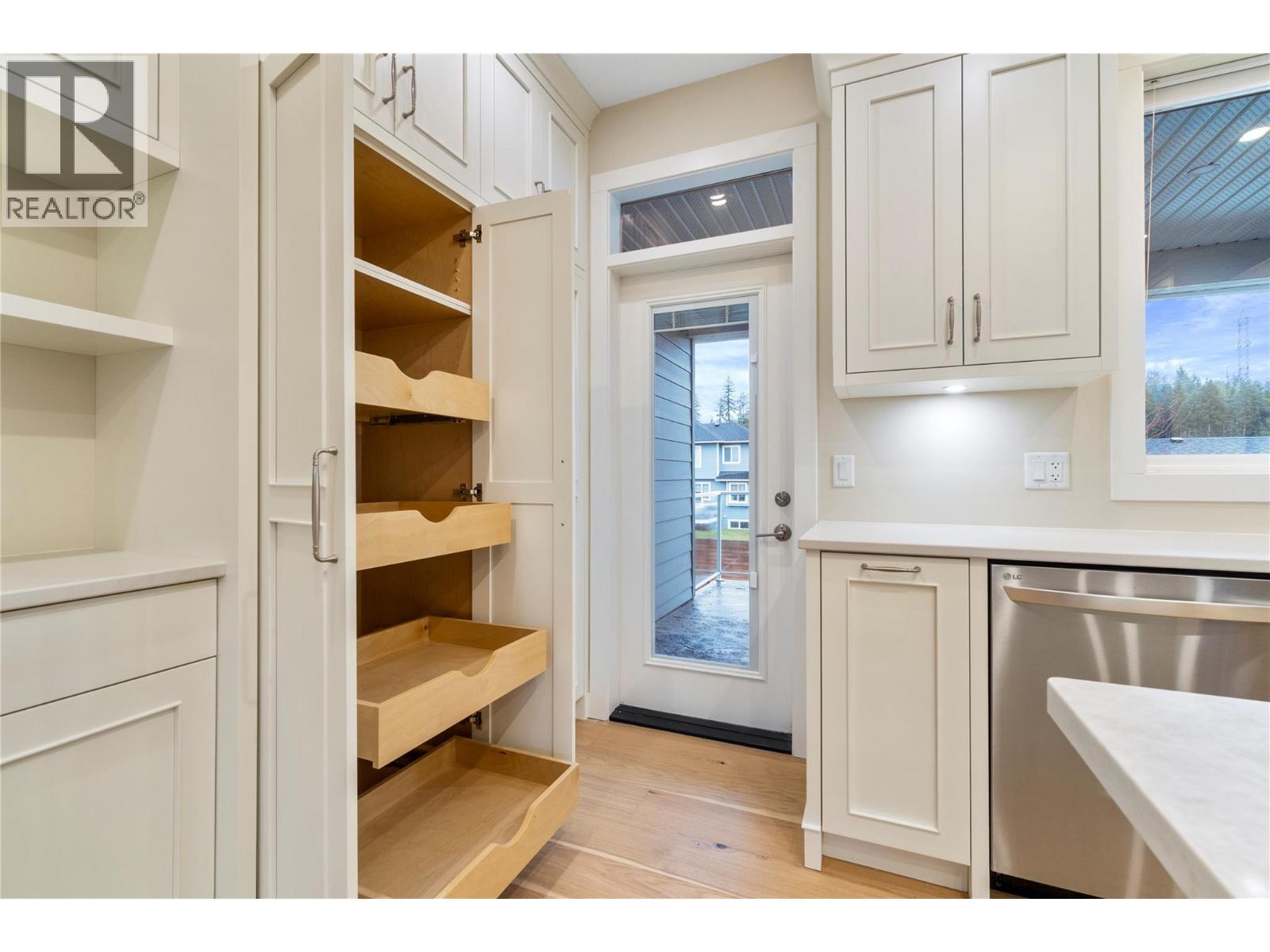 2251 14 Avenue Se Property Photo 12