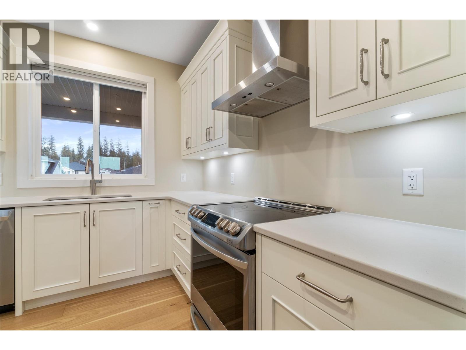 2251 14 Avenue Se Property Photo 19
